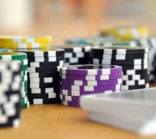 How To Choose The Best Poker Chips Set?